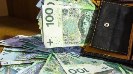 ​Szukają pomocników śmieciarzy do pracy. Płacą minimum 15 tys. zł miesięcznie