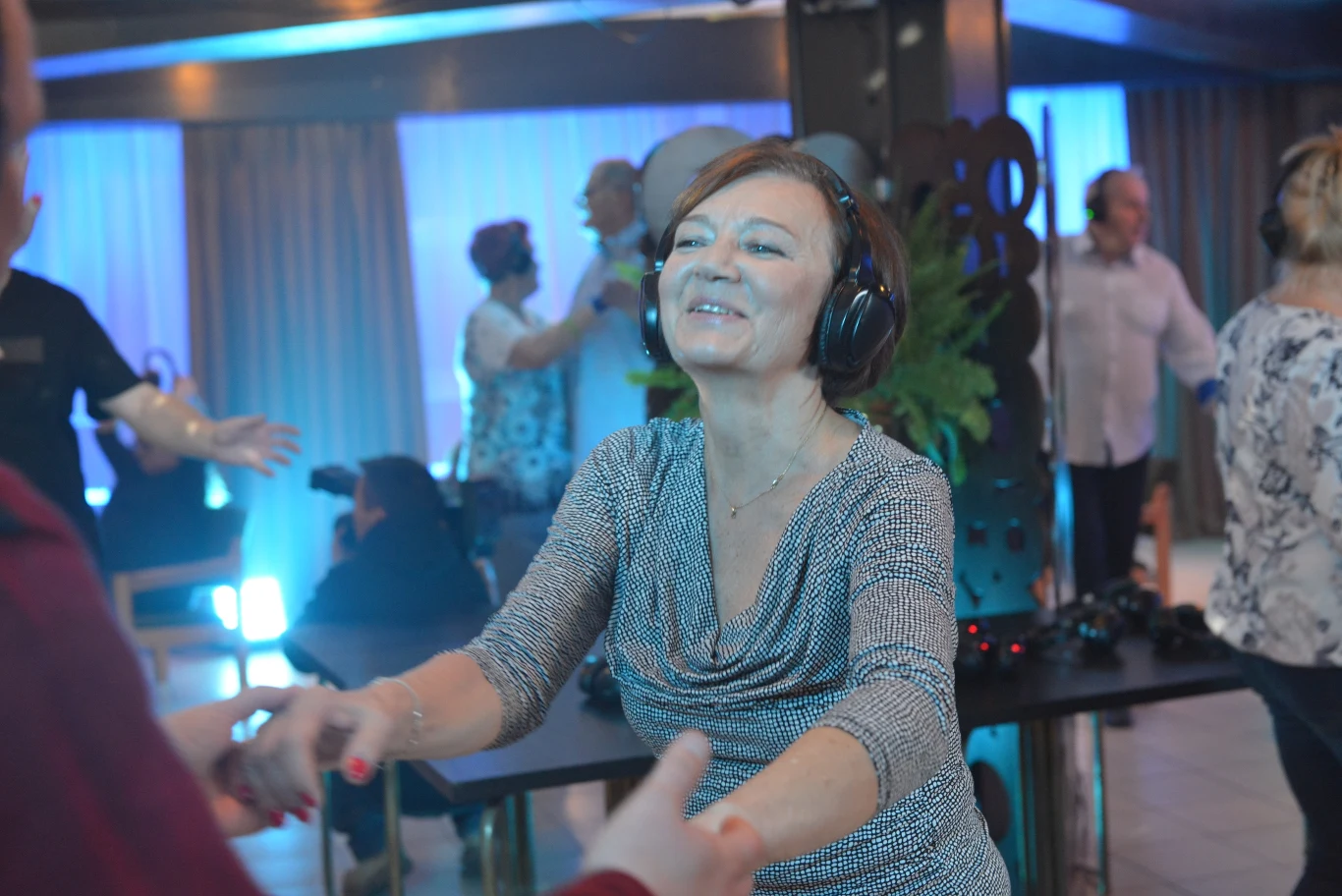 Małgorzata świetnie bawiła się na silent disco. "Ja jestem raczej wycofana. Nie powiem, że Marek jest nachalny, ale to dla mnie zbyt duże tempo" - wyznała.