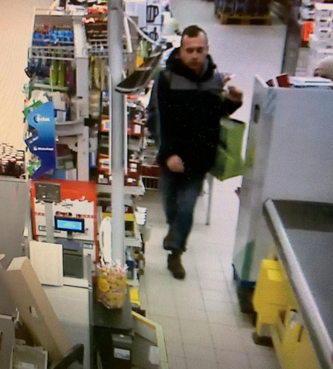 Osoby, które rozpoznają mężczyznę, proszone są o kontakt z policją Osoby, które rozpoznają mężczyznę, proszone są o kontakt z policją