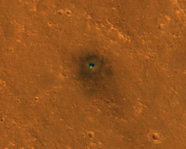 Sonda inSight widoczna z orbity Marsa   
