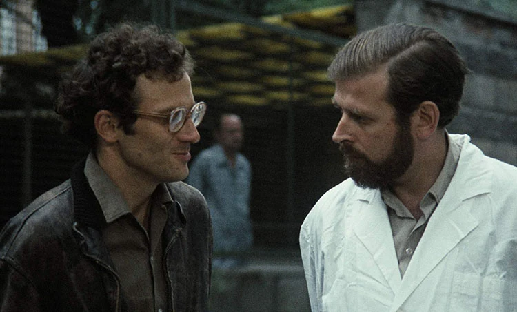 Edward Żebrowski grywał też w filmach. Pojawił się m.in. w "Iluminacji" Krzysztofa Zanussiego (z prawej) Edward Żebrowski grywał też w filmach. Pojawił się m.in. w "Iluminacji" Krzysztofa Zanussiego (z prawej)