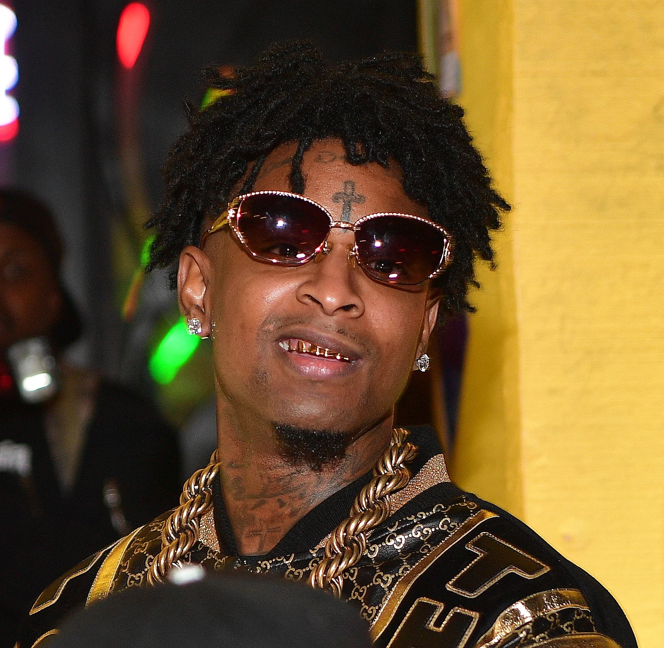 21 Savage wyszedł na wolność, nie oznacza to jednak końca problemów związanych z jego nielegalnym pobytem na terenie Stanów Zjednoczonych 21 Savage wyszedł na wolność, nie oznacza to jednak końca problemów związanych z jego nielegalnym pobytem na terenie Stanów Zjednoczonych