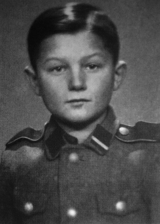 Chłopiec służąc w SS szybko awansował na stopień rottenführera Chłopiec służąc w SS szybko awansował na stopień rottenführera
