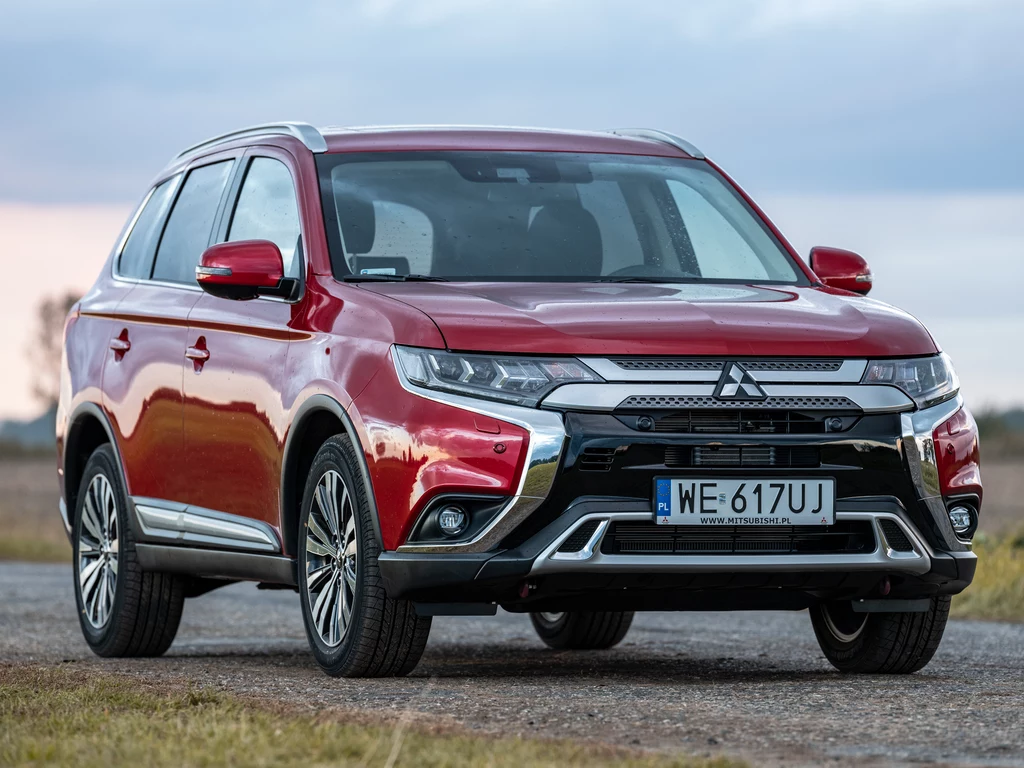 Sprzedaż opiera się na modelach ASX i Outlander