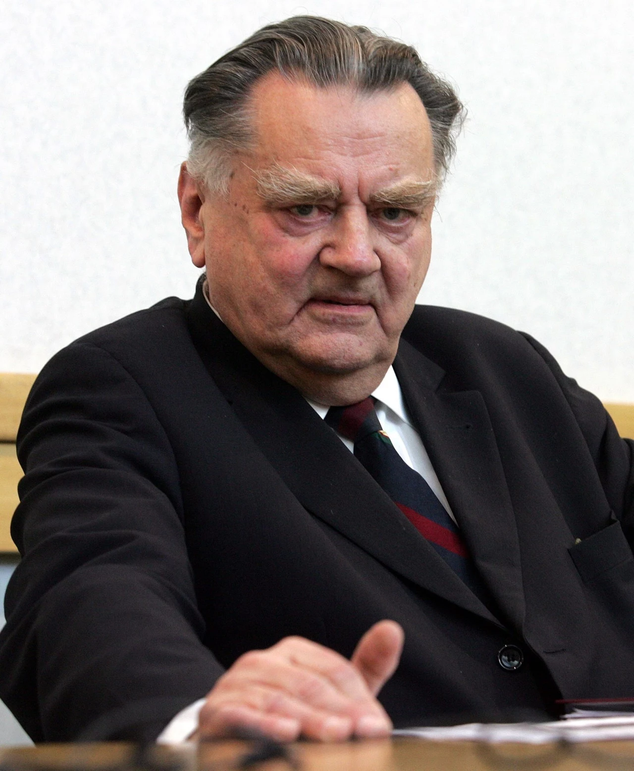 Olszewski był pełnomocnikiem rodziny ks. Jerzego Popiełuszki podczas procesu jego zabójców z SB. W 1989 został członkiem Niezależnego Komitetu Historycznego Badania Zbrodni Katyńskiej, a w 1990 był współzałożycielem i fundatorem Polskiej Fundacji Katyńskiej. Olszewski był pełnomocnikiem rodziny ks. Jerzego Popiełuszki podczas procesu jego zabójców z SB. W 1989 został członkiem Niezależnego Komitetu Historycznego Badania Zbrodni Katyńskiej, a w 1990 był współzałożycielem i fundatorem Polskiej Fundacji Katyńskiej.