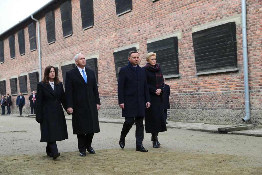 Prezydent RP Andrzej Duda oraz wiceprezydent USA Mike Pence w Auschwitz Prezydent RP Andrzej Duda oraz wiceprezydent USA Mike Pence w Auschwitz