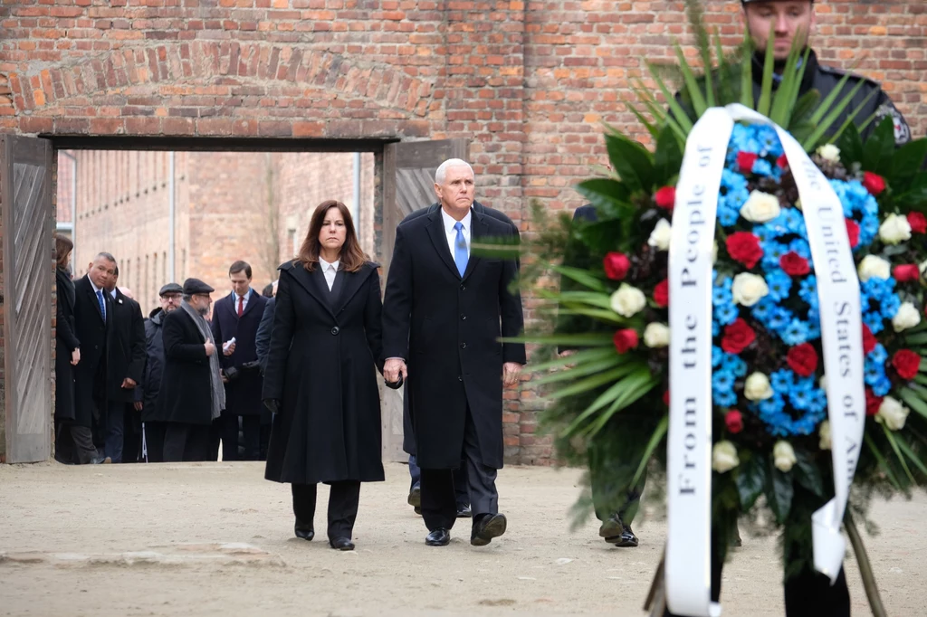 Pierwszą egzekucję przed Ścianą Straceń Niemcy przeprowadzili 11 listopada 1941 r. Rozstrzelali wówczas 76 więźniów, niemal wyłącznie Polaków. Pierwszą egzekucję przed Ścianą Straceń Niemcy przeprowadzili 11 listopada 1941 r. Rozstrzelali wówczas 76 więźniów, niemal wyłącznie Polaków.
