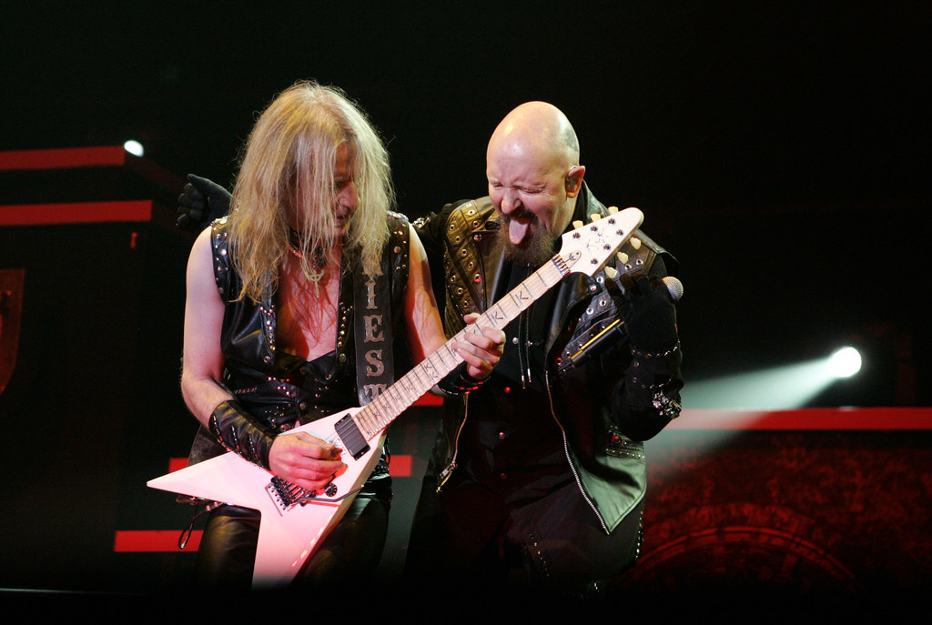 K.K. Downing i Rob Halford (Judas Priest) w akcji - zdjęcie z lutego 2009 r.