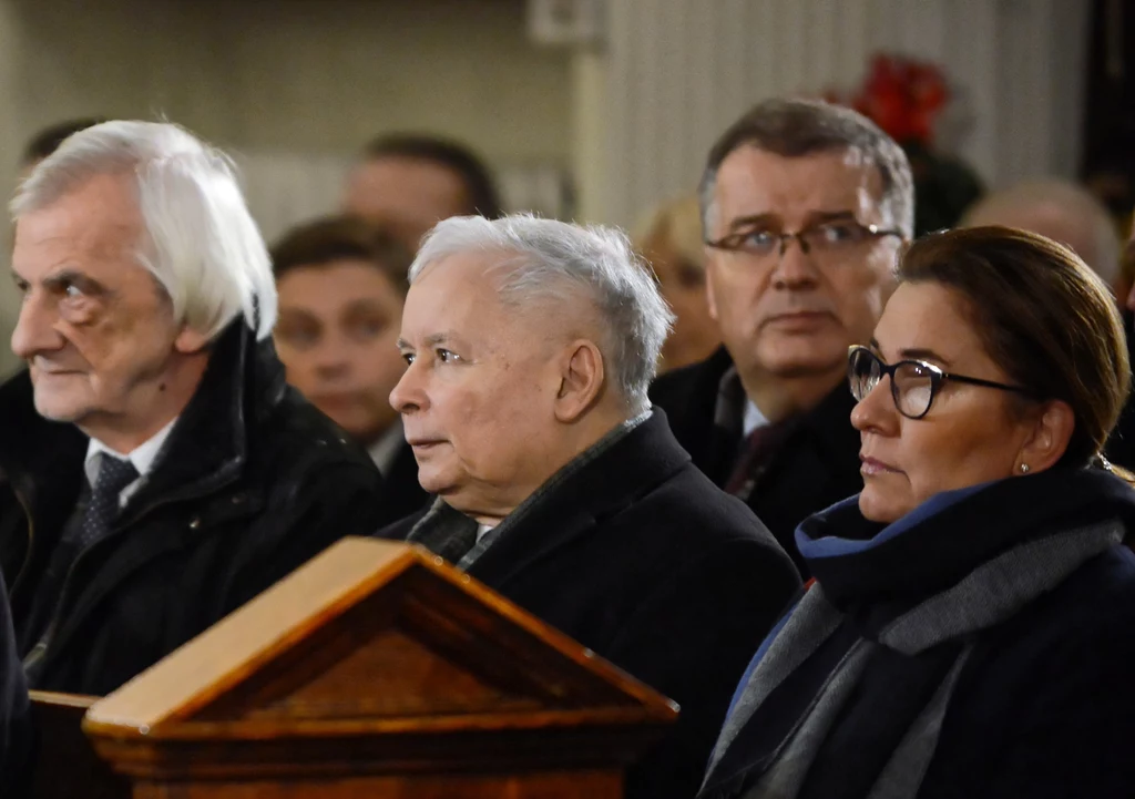 Na zdjęciu: prezes PiS Jarosław Kaczyński, wicemarszałek Sejmu Beata Mazurek, wicemarszałek Sejmu Ryszard Terlecki. Na zdjęciu: prezes PiS Jarosław Kaczyński, wicemarszałek Sejmu Beata Mazurek, wicemarszałek Sejmu Ryszard Terlecki.