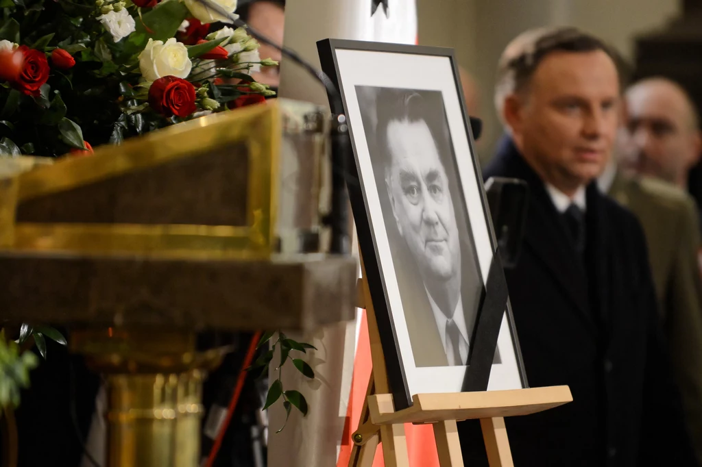 Mszy św. przewodniczył biskup pomocniczy archidiecezji warszawskiej Michał Janocha - chrześniak i krewny zmarłego. Mszy św. przewodniczył biskup pomocniczy archidiecezji warszawskiej Michał Janocha - chrześniak i krewny zmarłego.
