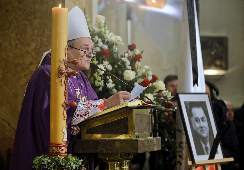 W sobotę Jan Olszewski spocznie na cmentarzu na Wojskowych Powązkach. W sobotę Jan Olszewski spocznie na cmentarzu na Wojskowych Powązkach.