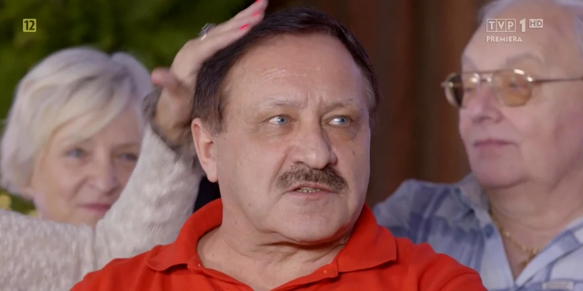 "Sanatorium miłości": Ryszard nerwowo reaguje na czułości Wiesi (screen z 5. odcinka)