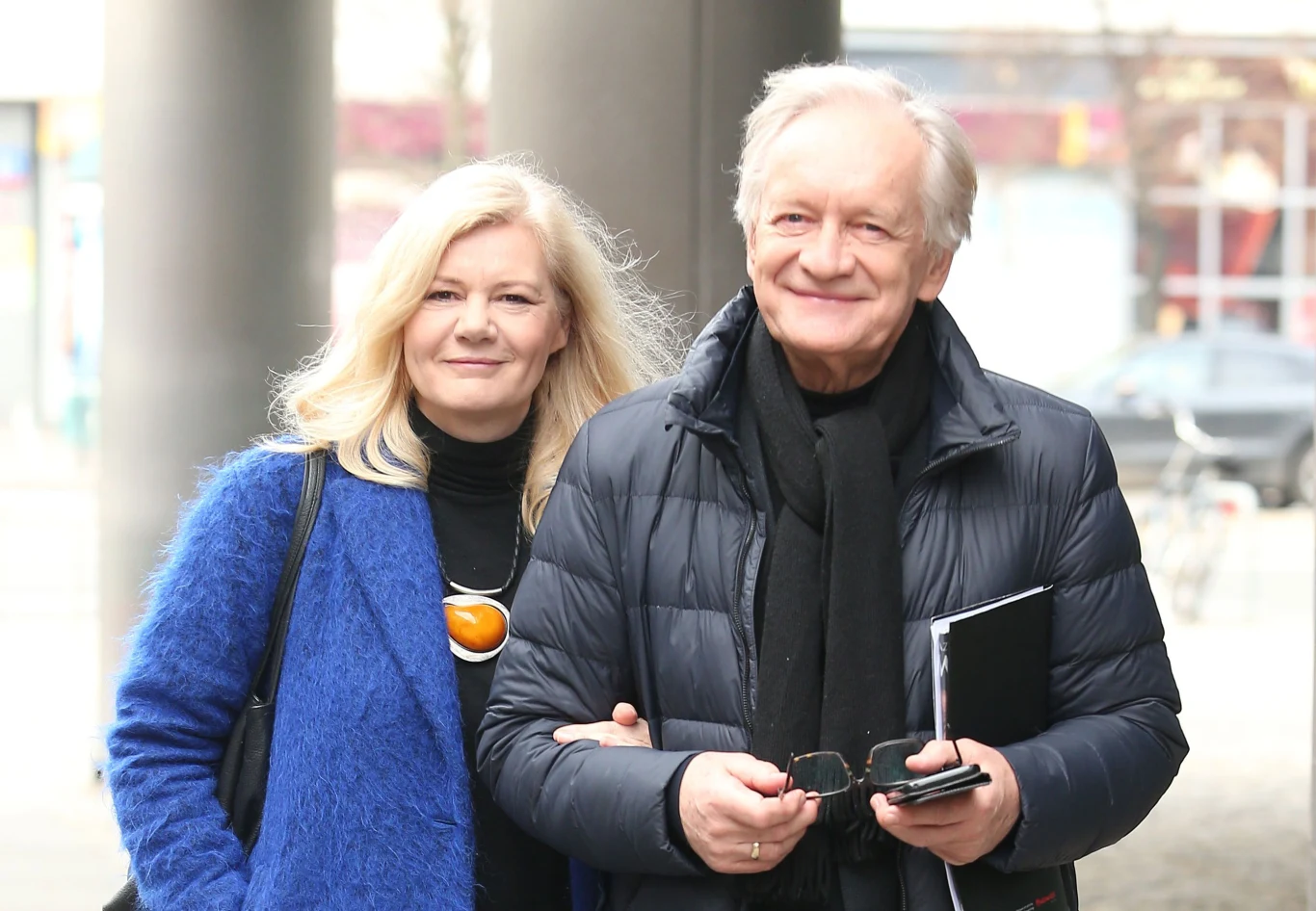 Andrzej Seweryn z żoną przed studiem DDTVN Andrzej Seweryn z żoną przed studiem DDTVN