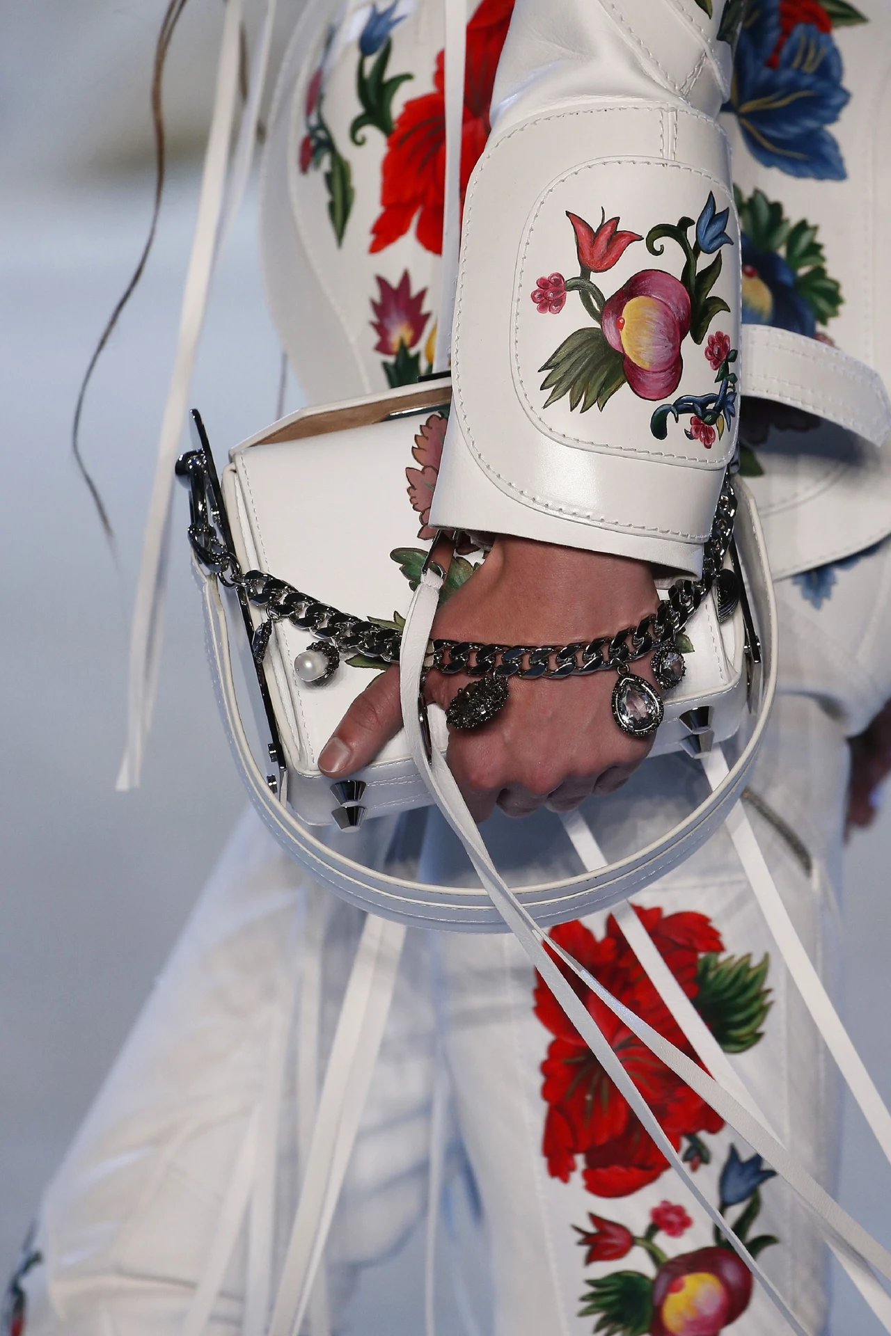 Pokaz domu mody Alexander McQueen, wiosna 2019 Pokaz domu mody Alexander McQueen, wiosna 2019