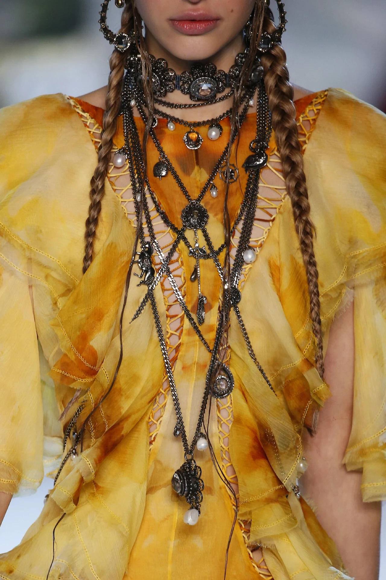 Pokaz domu mody Alexander McQueen, wiosna 2019 Pokaz domu mody Alexander McQueen, wiosna 2019