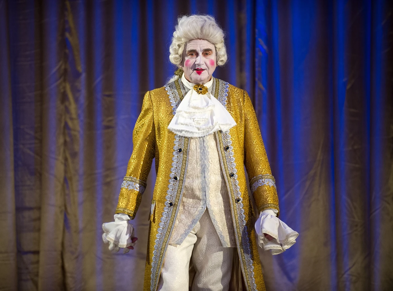 Jan Peszek w Teatrze Polskim w spektaklu "Miny polskie"