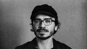 - Sam fotos to jest trochę inna praca niż przed kamerą. Fotografuję moment, określoną emocję, spojrzenie - mówi Łukasz Bąk