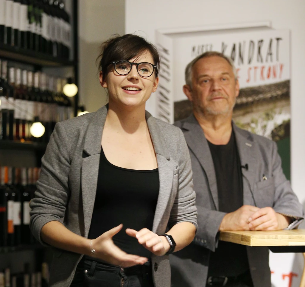 Antonina i Marek Kondratowie podczas premiery książki aktora "Winne strony", listopad 2015