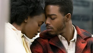 KiKi Layne i Stephan James w scenie z filmu "Gdyby ulica Beale umiała mówić"