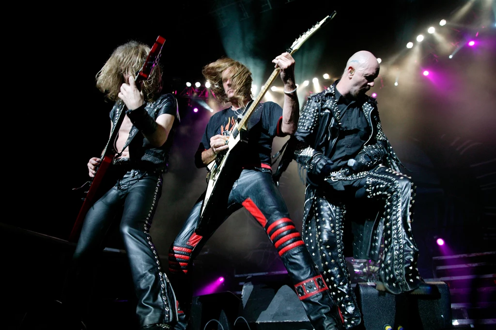 Rob Halford (z prawej) z powrotem w Judas Priest - 2004 r.