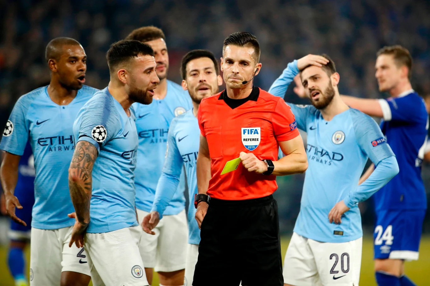 Sędzia Carlos del Cerro Grande podyktował dwa karne przeciwko MC