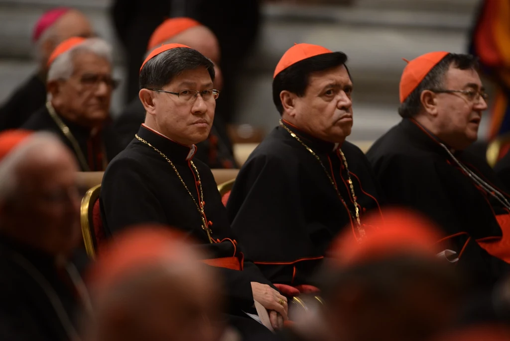 Kardynałowie Luis Antonio Tagle obok Norberto Rivera Carrera Kardynałowie Luis Antonio Tagle obok Norberto Rivera Carrera