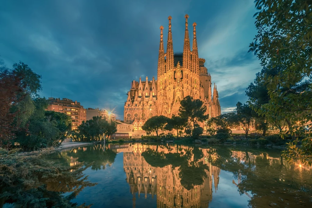 Sagrada Familia to jedna z najbardziej widowiskowych katalońskich atrakcji architektonicznych 