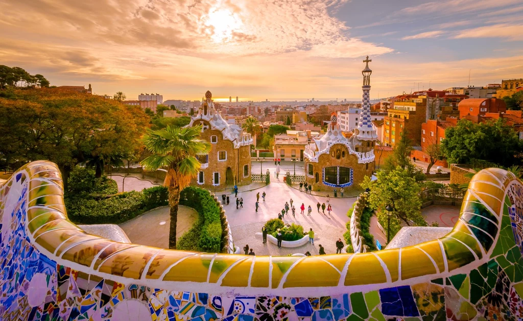 Oryginlany park Güell cieszy się bardzo dużą popularnością wśród turystów