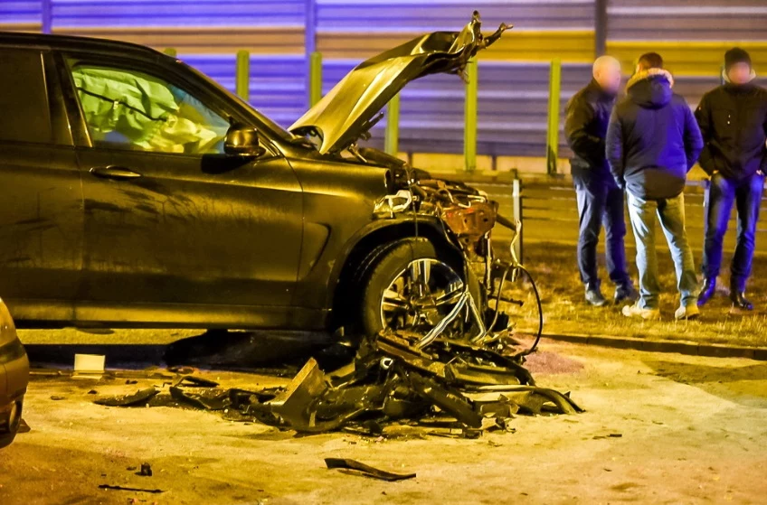 W styczniu 2017 roku kolumna z Macierewiczem staranował samochody stojące na czerwonym świetle