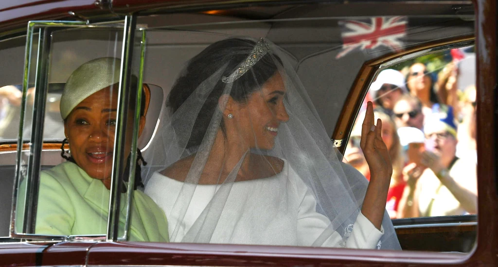 Jedyną osobą, z którą Meghan utrzymuje kontakt, jest jej matka - Doria Ragland Jedyną osobą, z którą Meghan utrzymuje kontakt, jest jej matka - Doria Ragland