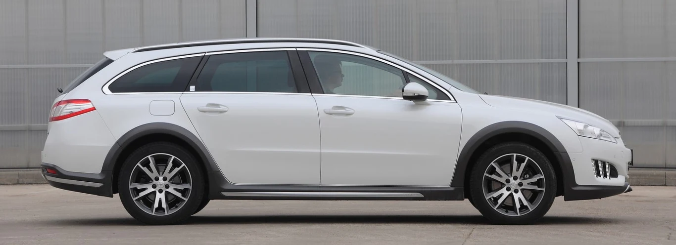 RXH: do wyboru hybrydowy diesel 4x4 lub zwykły diesel 4x2. Ceny od 40 tys. zł.