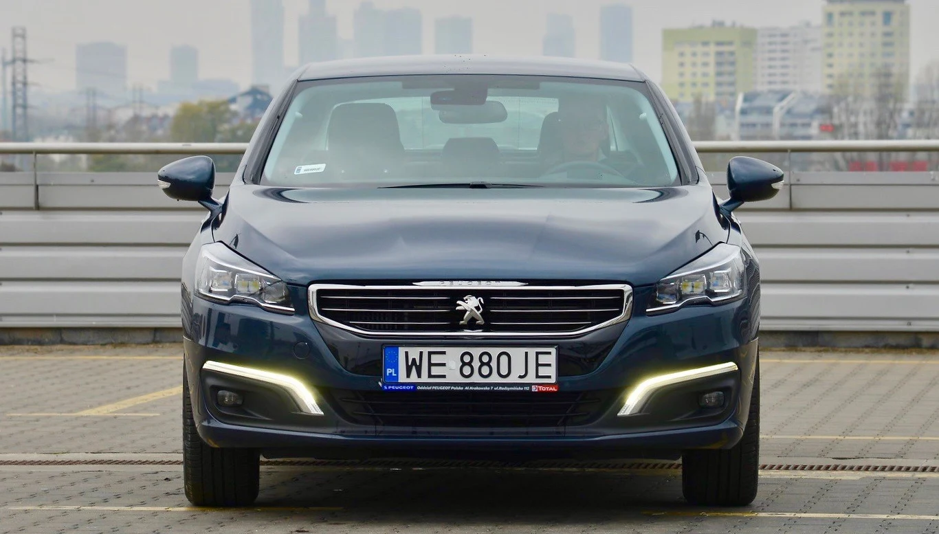 Cechą charakterystyczną po liftingu jest nowy przód podkreślony paskami LED.