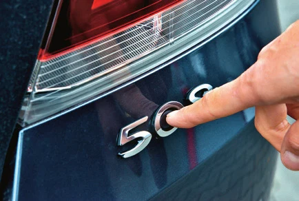 Przed zakupem warto sprawdzić zamki i system hands free (jeśli jest).