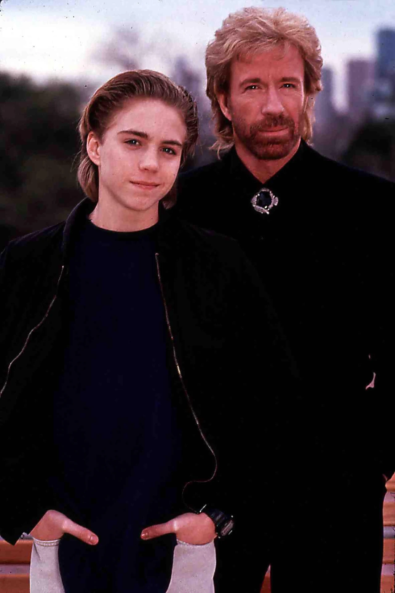 Jonathan Brandis i Chuck Norris w filmie "Sidekicks"
