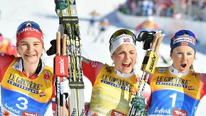 Od lewej: Natalia Neprijewa, Therese Johaug i Ingvild Flugstad Oestberg po biegu łączonym.