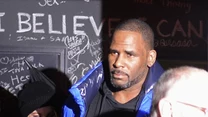 R. Kelly oddał się w ręce policji