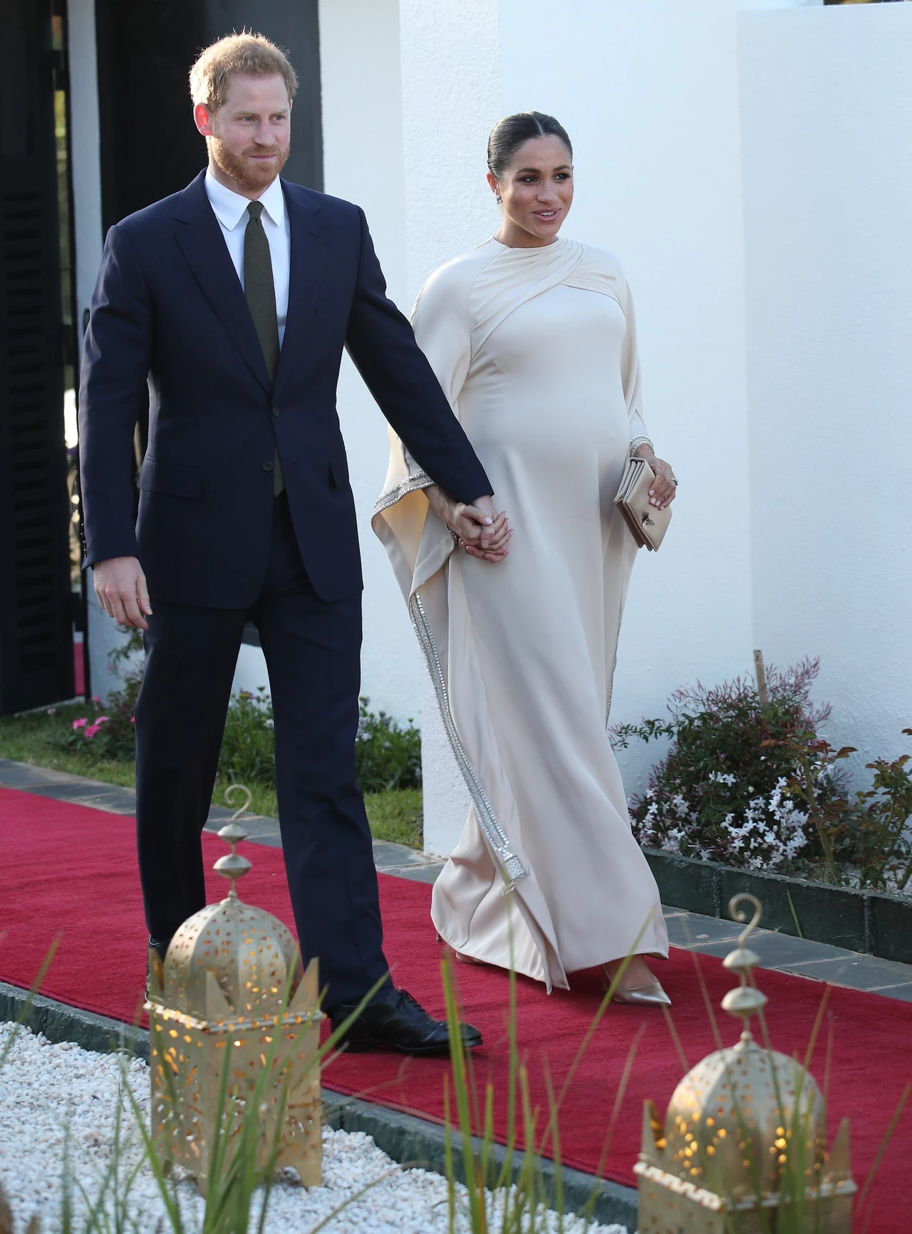 Książęca para uczestniczyła w wystawnym przyjęciu w ambasadzie Wielkiej Brytanii w stolicy Maroka – Rabacie, fot. Associated Press Książęca para uczestniczyła w wystawnym przyjęciu w ambasadzie Wielkiej Brytanii w stolicy Maroka – Rabacie, fot. Associated Press