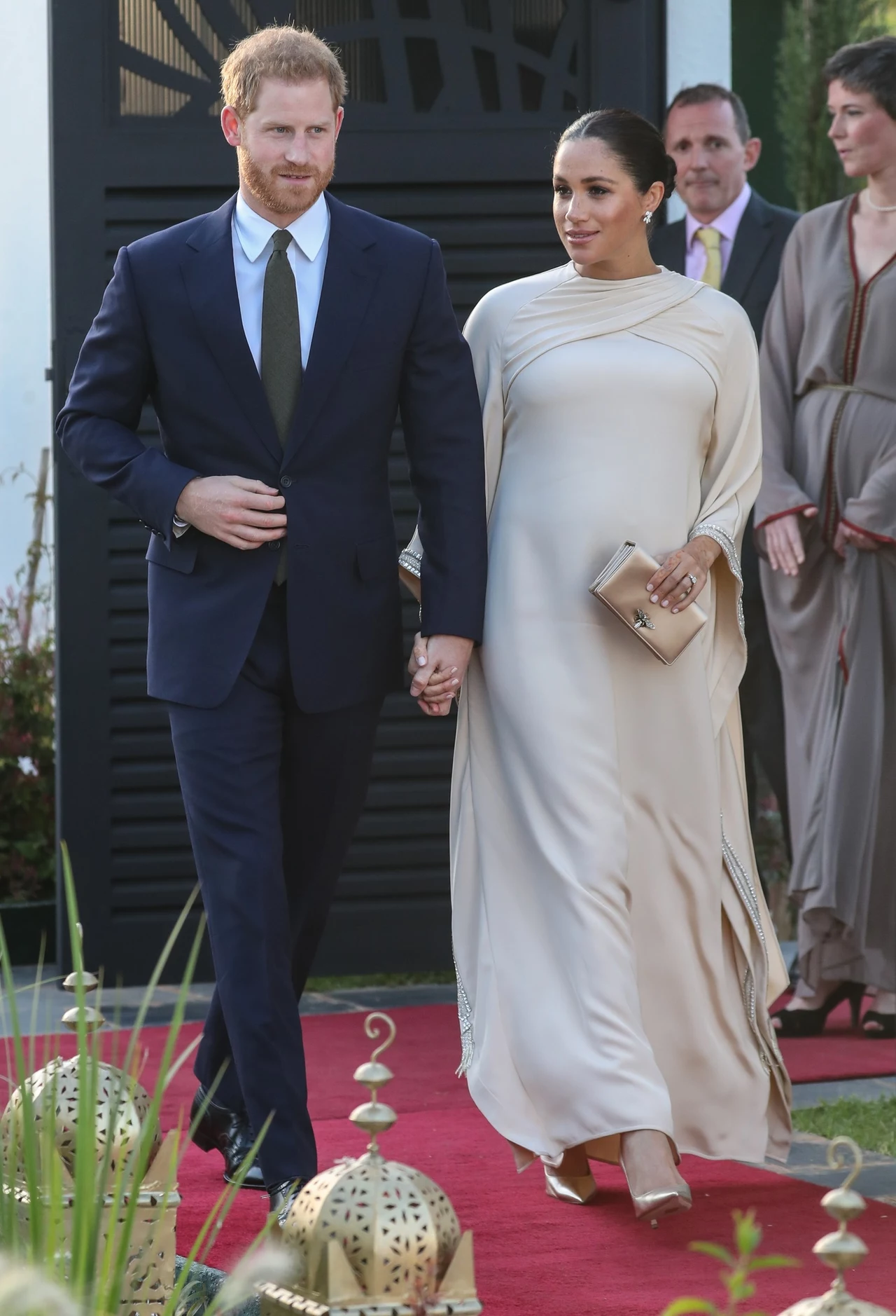 Książęca para uczestniczyła w wystawnym przyjęciu w ambasadzie Wielkiej Brytanii w stolicy Maroka – Rabacie, fot. Associated Press Książęca para uczestniczyła w wystawnym przyjęciu w ambasadzie Wielkiej Brytanii w stolicy Maroka – Rabacie, fot. Associated Press