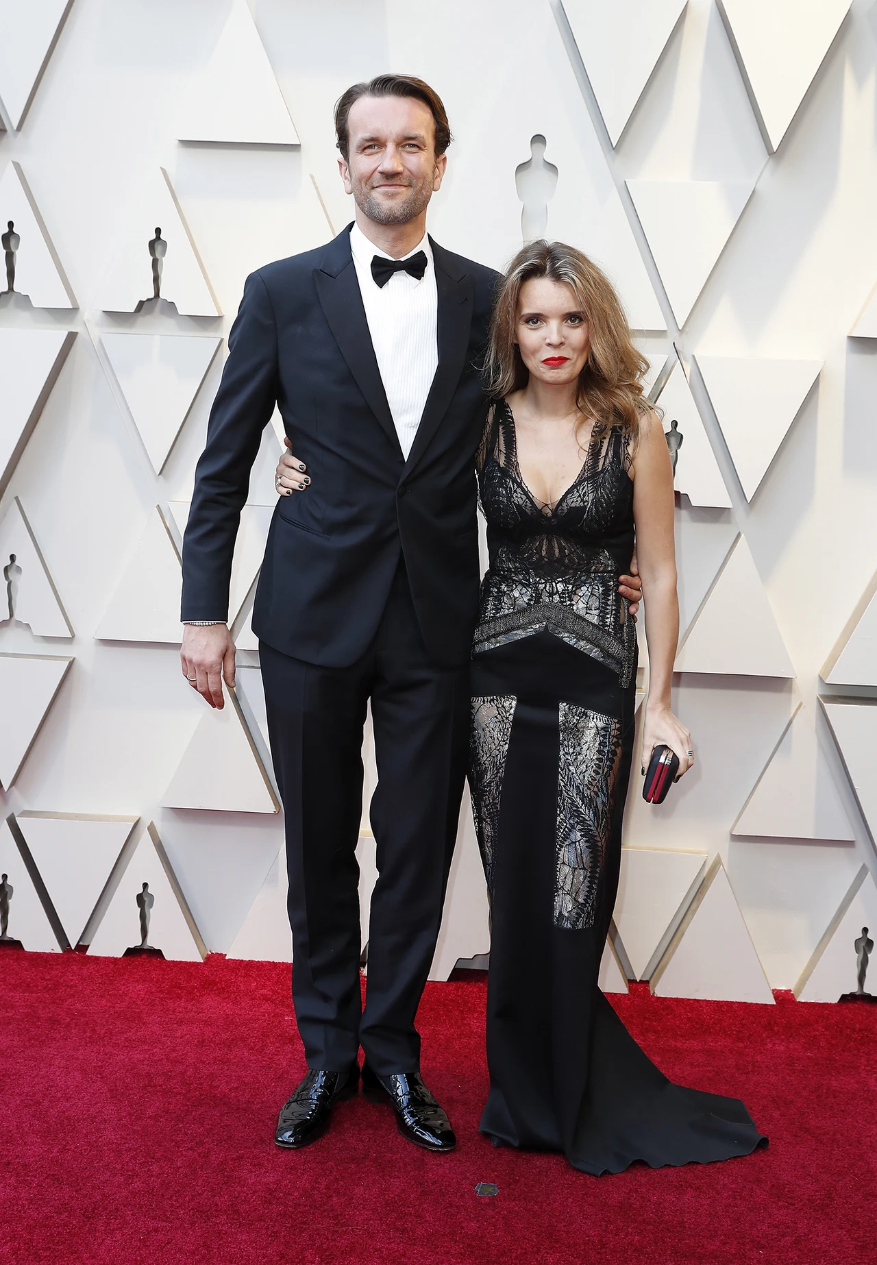 Tomasz Kot z żoną na czerwonym dywanie.