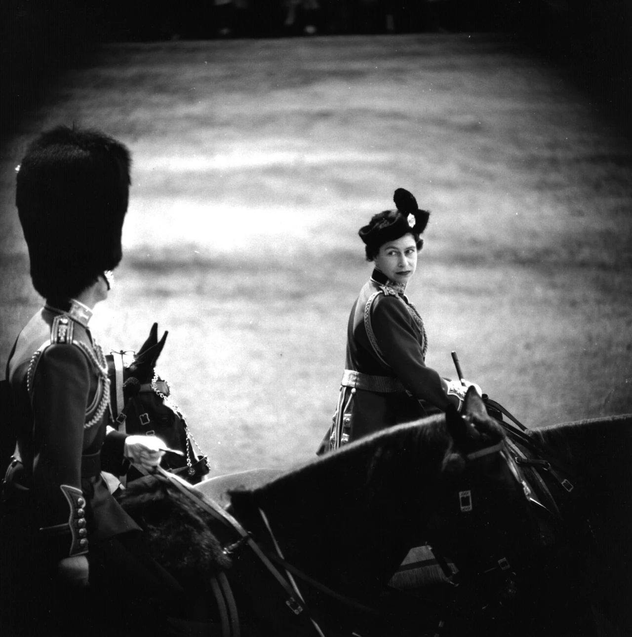 Królowa Elżbieta II i książę Filip na paradzie straży konnej podczas oficjalnych obchodów urodzin księżnej / 10 czerwca 1961 rok.fot. Douglas Miller/Keystone/Getty Images Królowa Elżbieta II i książę Filip na paradzie straży konnej podczas oficjalnych obchodów urodzin księżnej / 10 czerwca 1961 rok.fot. Douglas Miller/Keystone/Getty Images
