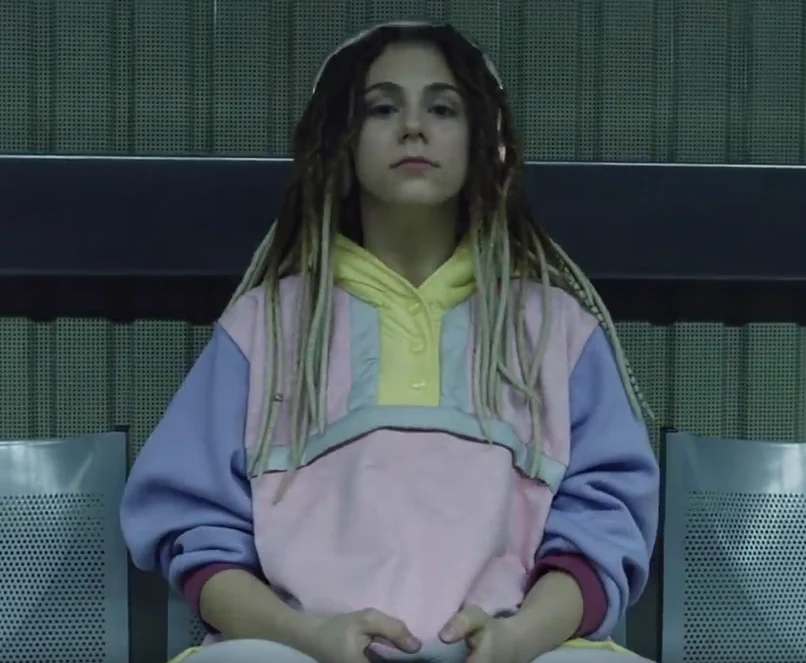 Bohaterką nowej wersji teledysku "Freestyler" jest dziewczyna grana przez Milicę Bajčetić Bohaterką nowej wersji teledysku "Freestyler" jest dziewczyna grana przez Milicę Bajčetić