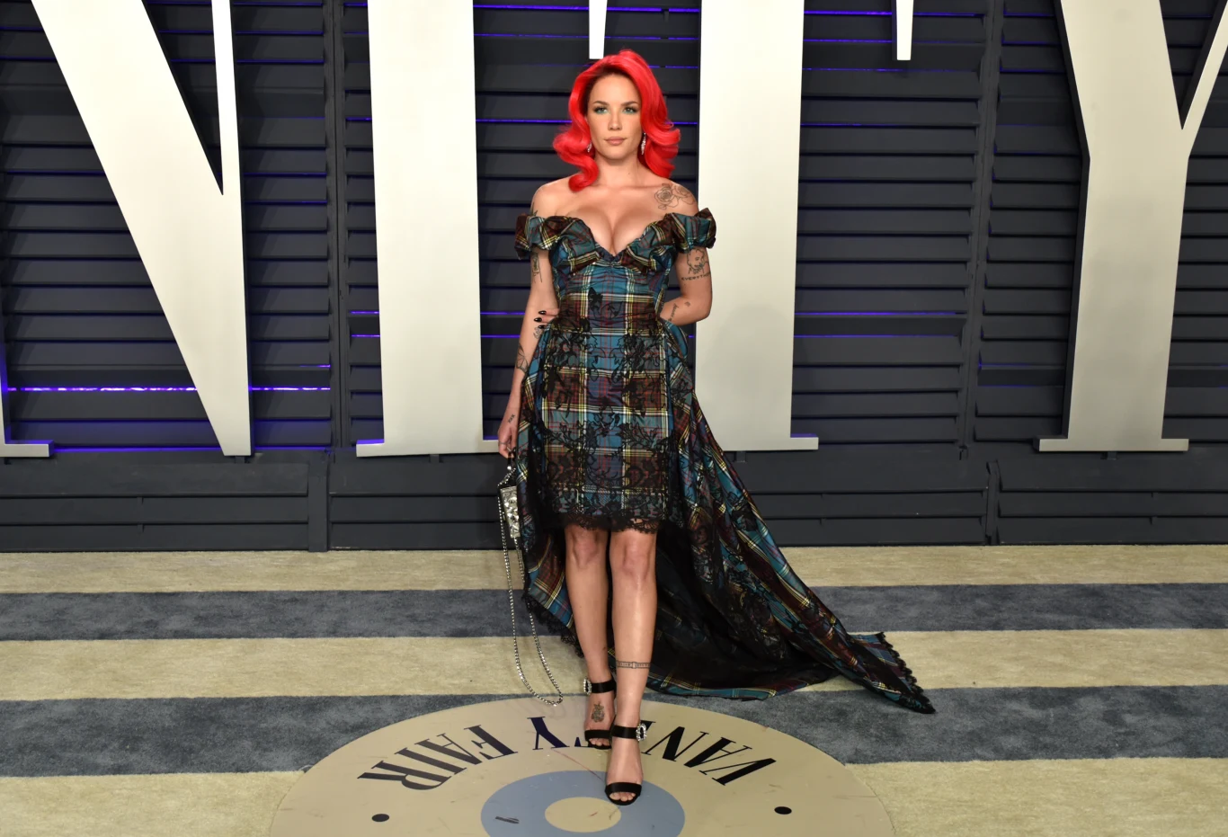 Halsey na imprezie "Vanity Fair" po Oscarach
