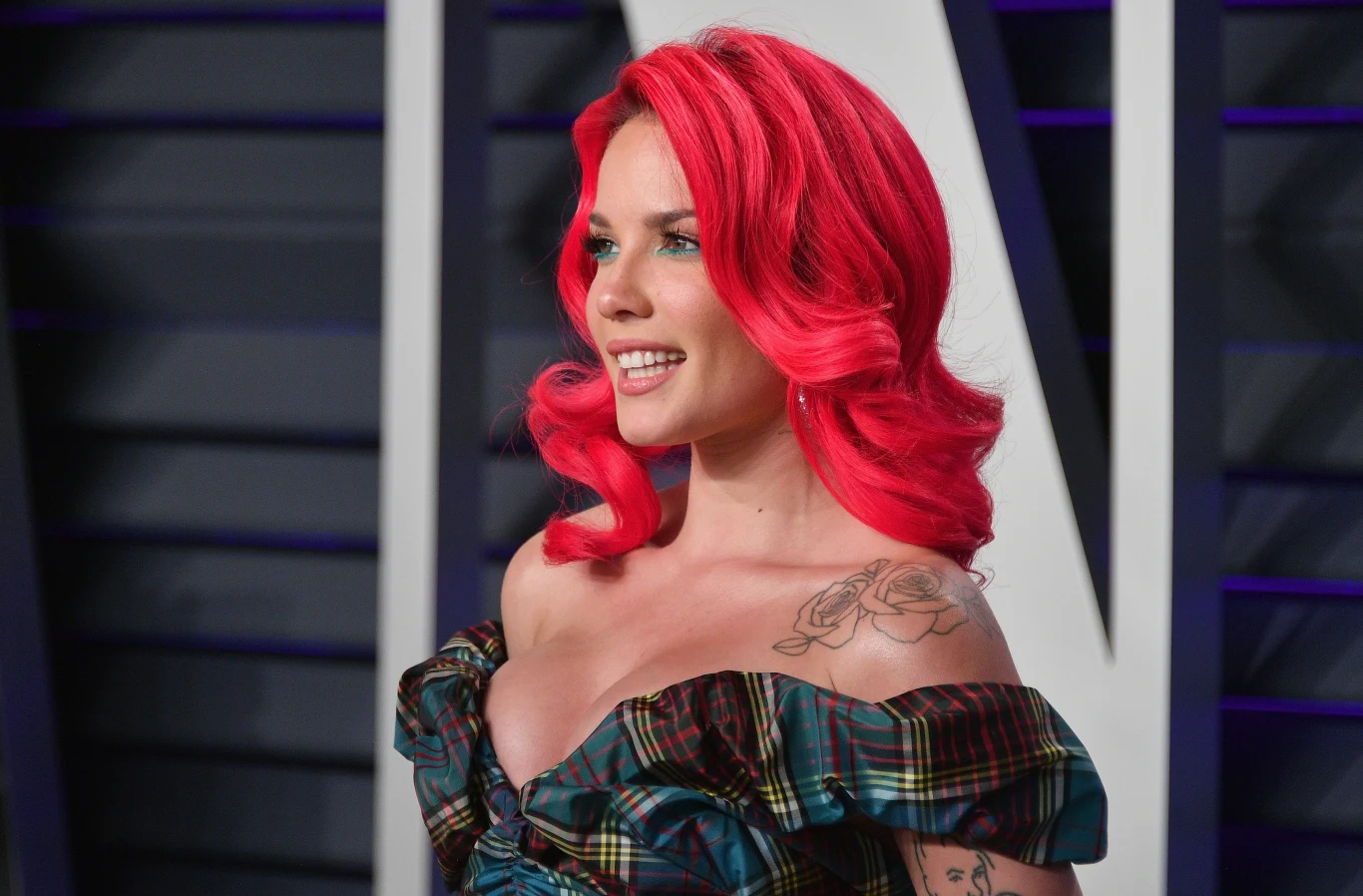 Halsey na imprezie "Vanity Fair" po Oscarach