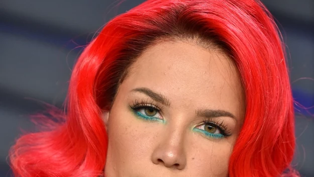 Halsey na imprezie "Vanity Fair" po Oscarach