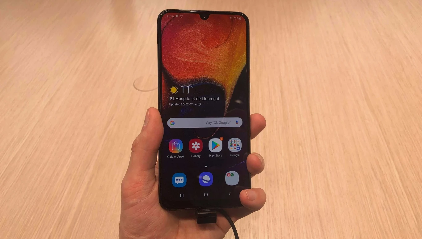 Samsung Galaxy A50 na stoisku Samsunga na targach MWC 2019 Samsung Galaxy A50 na stoisku Samsunga na targach MWC 2019