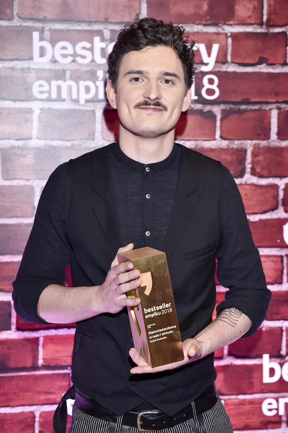 Dawid Podsiadło z nagrodą Bestsellery Empiku Dawid Podsiadło z nagrodą Bestsellery Empiku