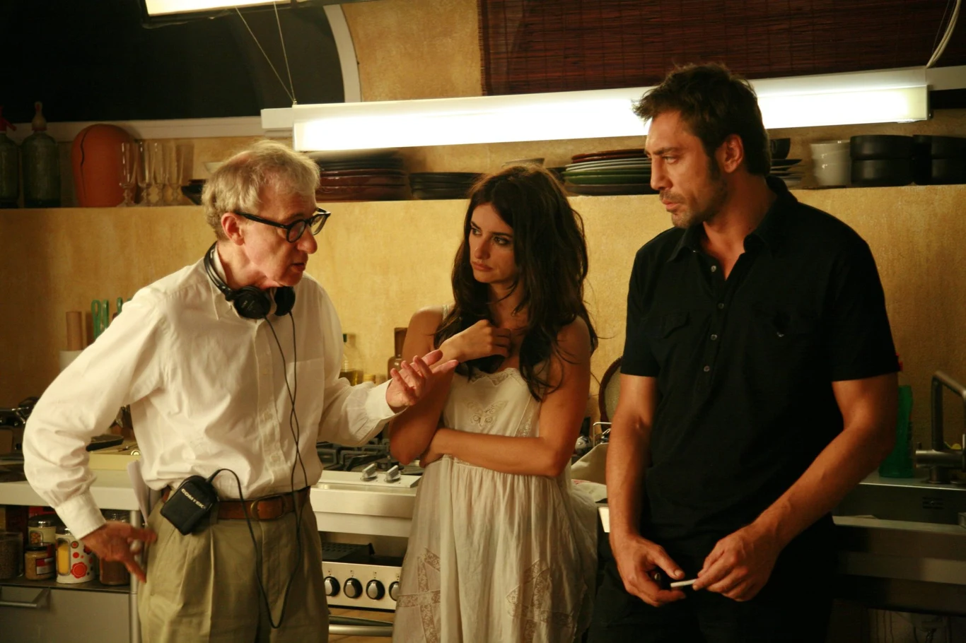 Woody Allen, Javier Bardem i Penelope Cruz na planie "Vicky Christina Barcelona"

W komedii "Vicky Christina Barcelona" (2008) Woody’ego Allena Bardem ponownie pracował z Penelope Cruz. Oboje zaczęli spotykać się w 2007 roku. Początkowo para ukrywała swój związek przed mediami. W 2010 roku wzięli ślub na Bahamach. Wcześniej Cruz odebrała Oscara za rolę drugoplanową w filmie Allena. 