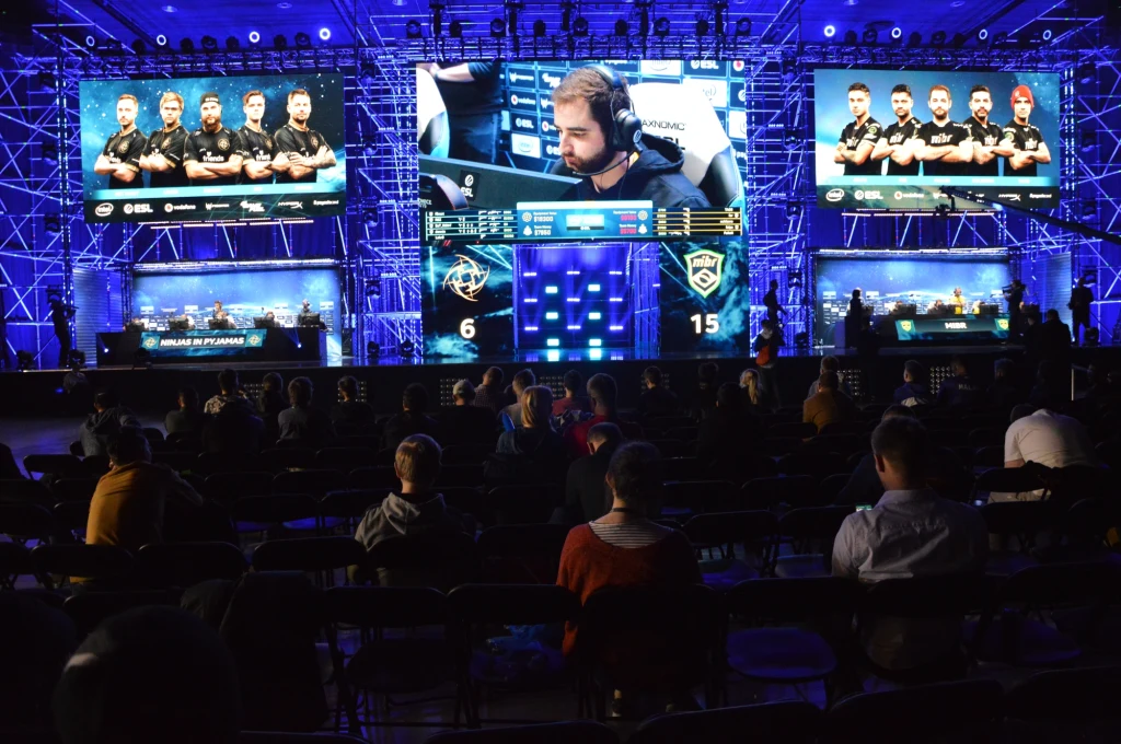 Scena "New Legends Stage". Scena "New Legends Stage".