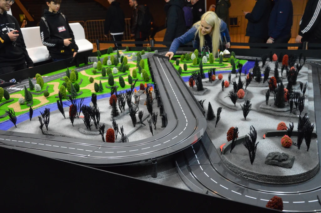 Na ESL One nie mogło zabraknąć świetnie zorganizowanych stoisk Mercedesa Na ESL One nie mogło zabraknąć świetnie zorganizowanych stoisk Mercedesa