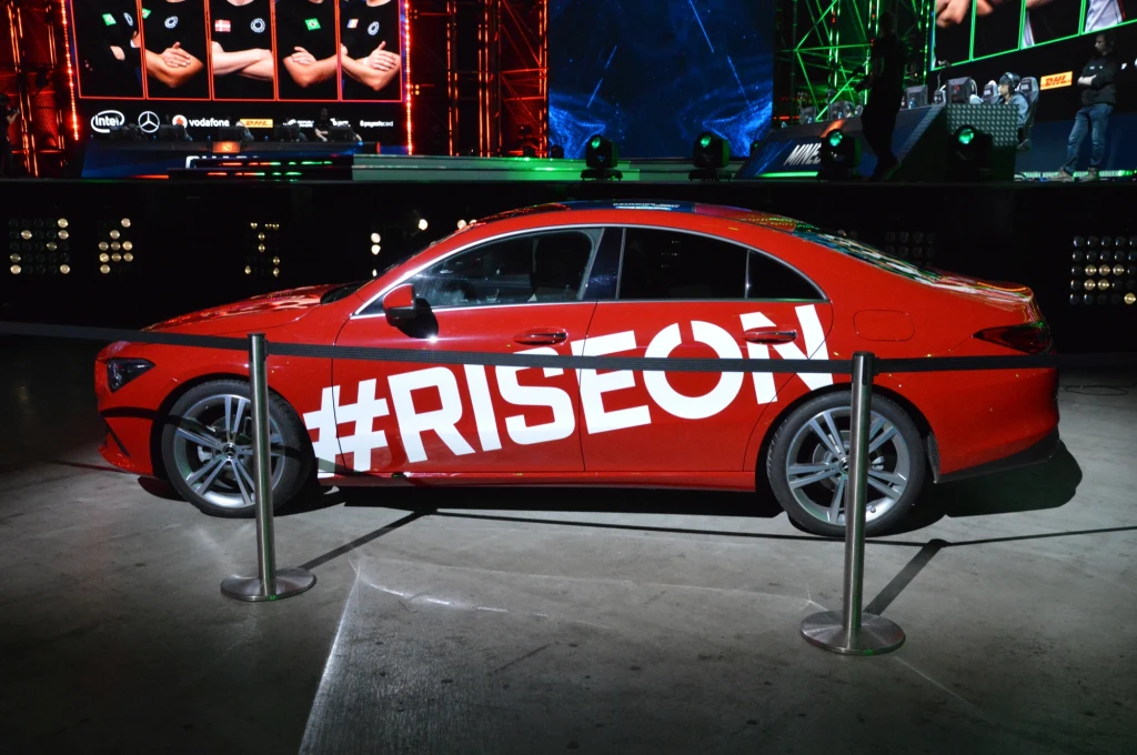 Na ESL One nie mogło zabraknąć świetnie zorganizowanych stoisk Mercedesa Na ESL One nie mogło zabraknąć świetnie zorganizowanych stoisk Mercedesa